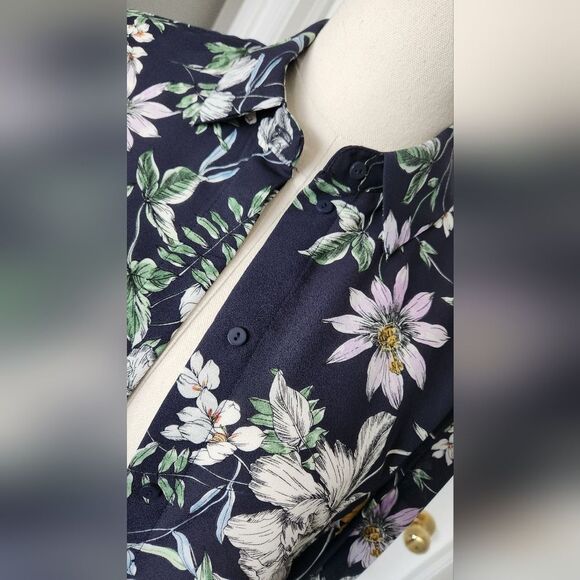 NWOT H&M Navy Floral Blouse - Size 6 - Picture 8 of 9